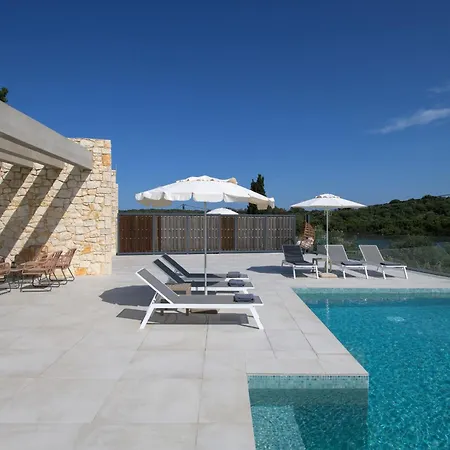 Waterlily By Posarellivillas Villa