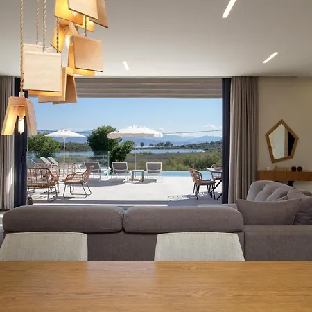 Villa Waterlily By Posarellivillas